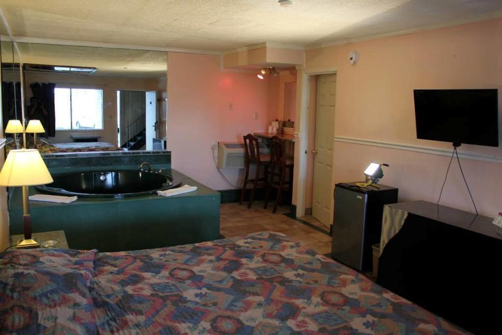Presidential Inn And Suites Lyons Exterior photo